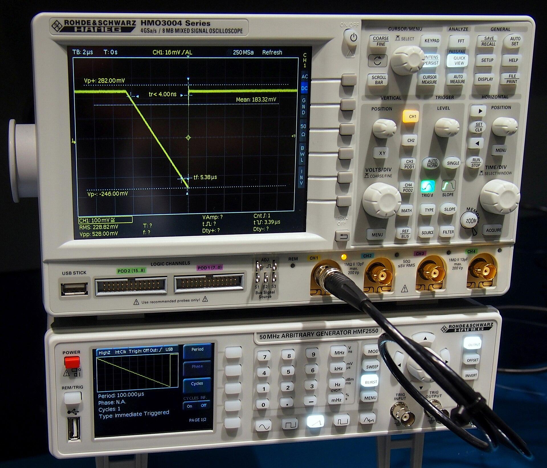 Digital oscilloscope displaying a captured signal waveform