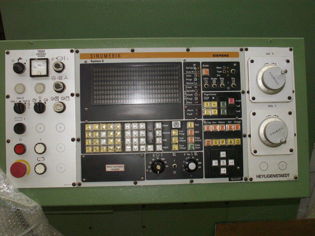 A CNC control panel with an MDI keypad and axis handwheels